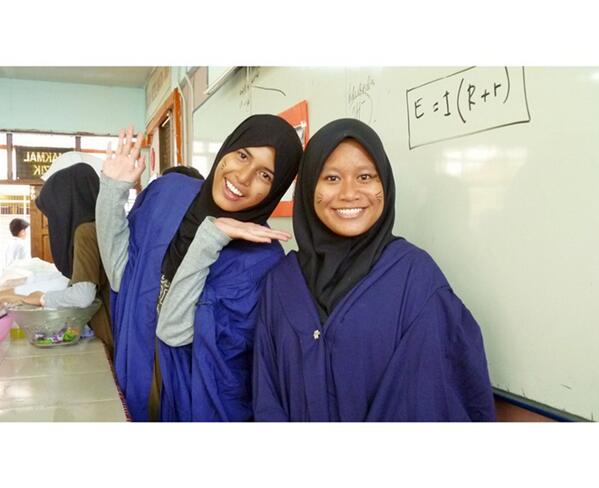 sarahhisham96's tweet image. @LeamandaHariss and arina  #SchoolScienceProject