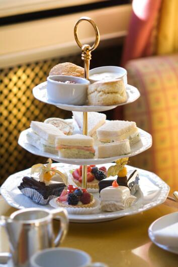 BadSchachen's tweet photo. Morgen gibt es wieder High Tea in Begleitung unseres Pianisten. http://t.co/fWlPrvoxyV