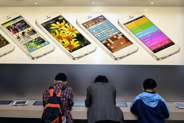 thinknao's tweet image. Cool! A photo of our app at Apple Store #thinknao #china #education