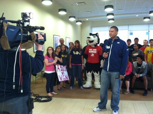ZambitoJill's tweet photo. @WGNmorningnews @NIUlive having fun with #NIU Huskies! http://t.co/ihEi8YCyb8