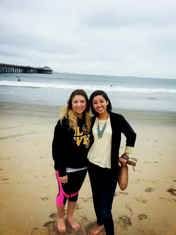 val_eria24's tweet image. Cuz we can #forgetschool #justkidding #classfirst #beachsecond @Lupiterrz
