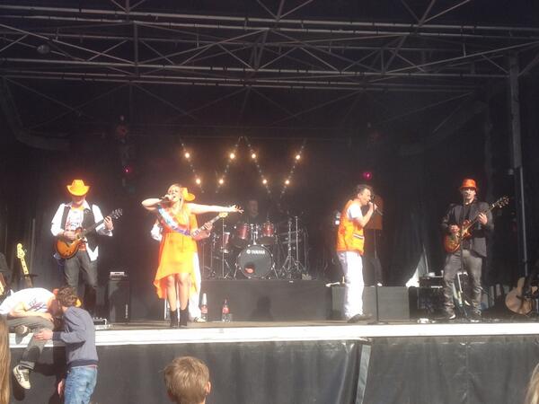 2Q2GET's tweet image. RT @h_vdsteege: Kroningsdag met 2Q2GET in Ommen