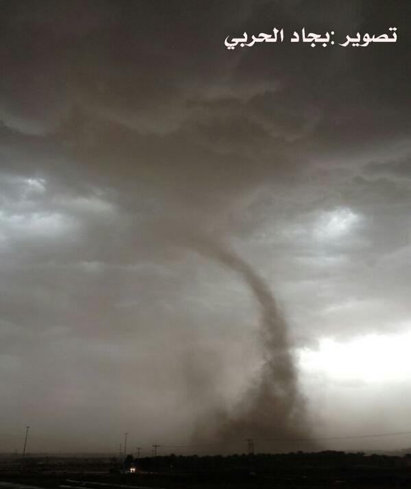 KhatapaMmm's tweet photo. @osamhalhrby: عاصفه قمعيه في سماء #المدينه_المنورة تحديدا في شوران عصر اليوم من تصوير الاخ بجاد الحربي http://t.co/FgADWYddjE