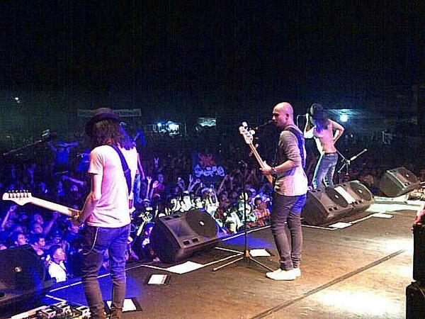 #SlankRedMildTour2013 KUIL CINTA menggema di Lap.Dipenogoro Banyuwangi