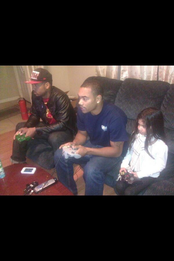 mrthomas_86's tweet image. I did this to my sister all the time lol RT @thisgirlLC: She was 4 here tho RT @rodlc012 #FakePlaying MarioKart