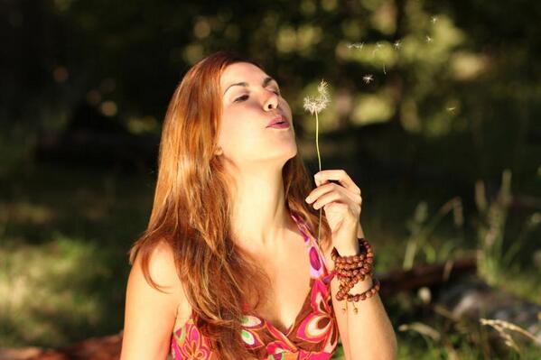 FreeMindCB's tweet photo. Welcome Tuesday, 
Thank the universe for another day of life!  
Blowing blessings with the wind <3
@ShirayamSolkin http://t.co/cjliF2IvHW