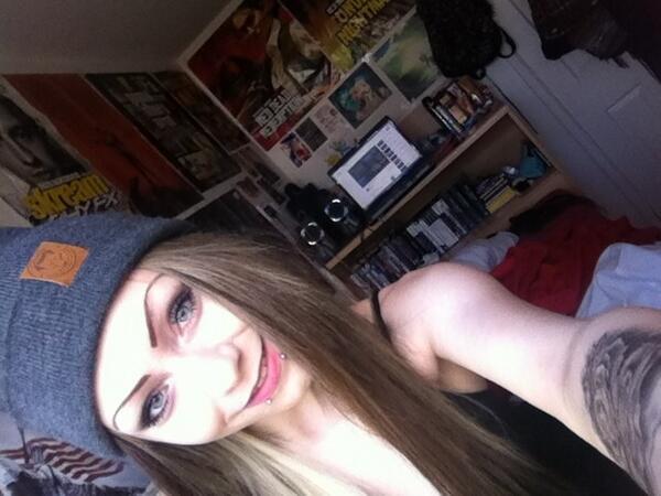 JessikaWiper's tweet photo. Thanks for the free beanie @theantilifeuk ! Forever love you! #generousity http://t.co/4ysdvpyl2p