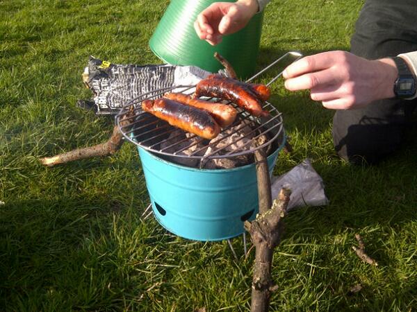DaveWalker69's tweet photo. Burgers, beats, brass, bbq, boys #davesletter http://t.co/l8w1J69hIJ