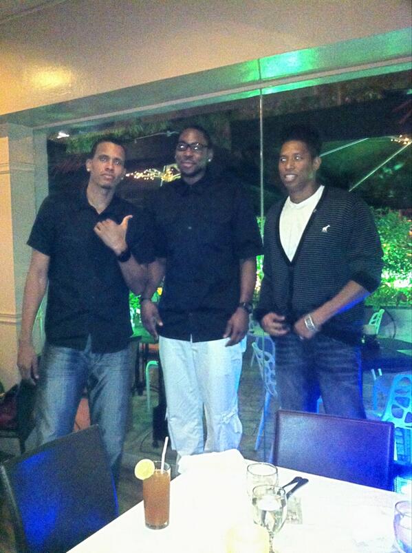 RafiReavis's tweet photo. Happy Birthday to my big "lil" brother🎂 @Denzel_Bowles Yessssssssuuuuur!!!😎 #godblessuhomie #nowturnup ⤴ http://t.co/KiHr2rfHTw