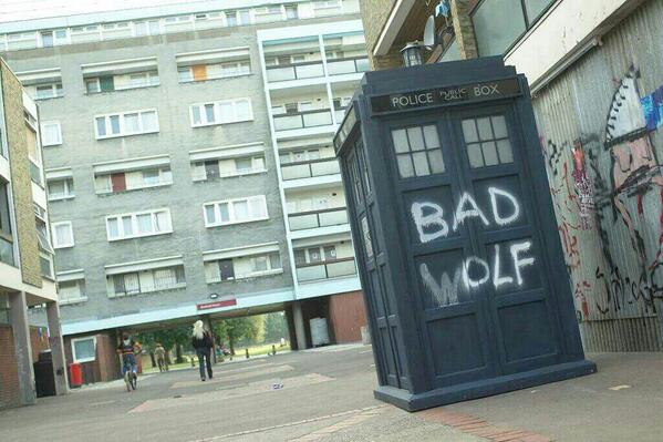 Deathwolf8's tweet image. "@LunaWeelch: //You know you're a true Doctor Who fan when you remember this. http://t.co/72Inc1gAqN"
Bad wolf hum.