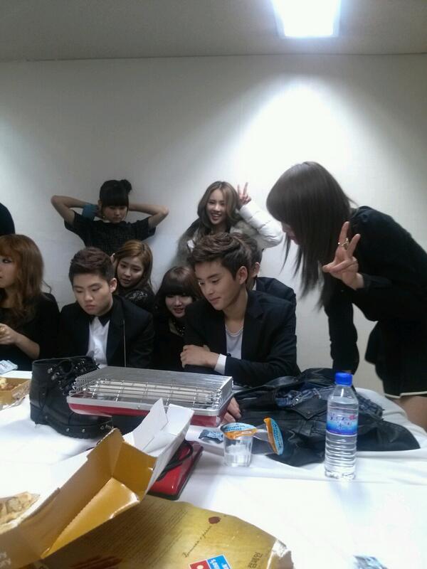 songhayeee's tweet photo. new pic! 소연아 얼굴좀보여줘ㅠㅠ <3 보고싶다 http://t.co/zhVszExGEY