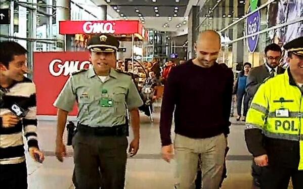 R_Colombia's tweet photo. Pep Guardiola ya de encuentra en @R_Colombia para ofrecer su conferencia RT http://t.co/g8ofj6w89I
