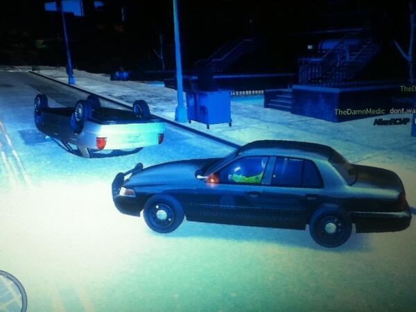 Franicisco437's tweet image. @gk6RCMP came across this over turned car waiting for Fire to assit #GTAIVRCMPCLAN #TWEETALONG #semiserious