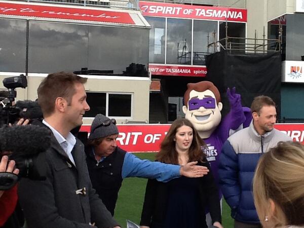 TheCaptainBBL's tweet photo. Check me out getting around @ajsmiddy #BunnyEars #ClassicCaptain http://t.co/NEBVXE3cIB