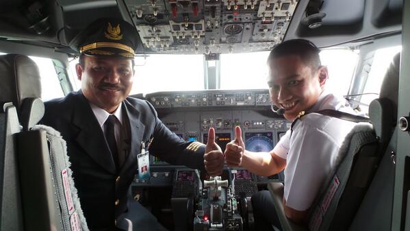 SBYudhoyono's tweet photo. Bertolak ke Surabaya dgn Garuda, kebanggaan nasional, diawaki Kapt. Pilot Setiabudi &amp; Kopilot Deny Fatah. Bismillah. http://t.co/YlRuiXEx53