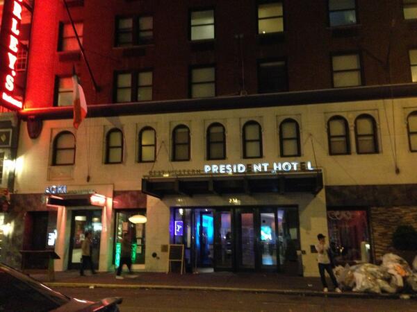 gailuli's tweet photo. Hotel presidente en Nueva York ;) #christinaricco #misterio #1201BC http://t.co/10K0UcLuEo