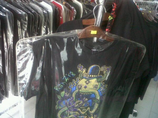 RANZIG_cloth's tweet photo. Yg mau dateng ke office/store/reseller yukk di tunggu smpe jam 9 malam guyss... http://t.co/CJF8eN2OXf
