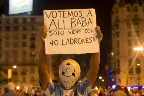 Unrarodice's tweet photo. "Votemos a Ali Babá", Feliz Día del Trabajo http://t.co/89X4hYgDsp