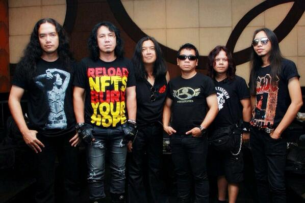 Dok.Konser 22ndAnniversary <a href="/MahisaHP/">Mahisa H P</a> <a href="/Anwarfatahillah/">Anwar Fatahillah</a> <a href="/Heydi_Ibrahim/">Heydi - Abraham PPUM</a> <a href="/Wiwiex_Soedarno/">Wiwiex Keyboardist Powerslaves</a> <a href="/HengkyAlexander/">Hengky alexander</a> <a href="/Robby_Rahman/">Robby Rahman</a>