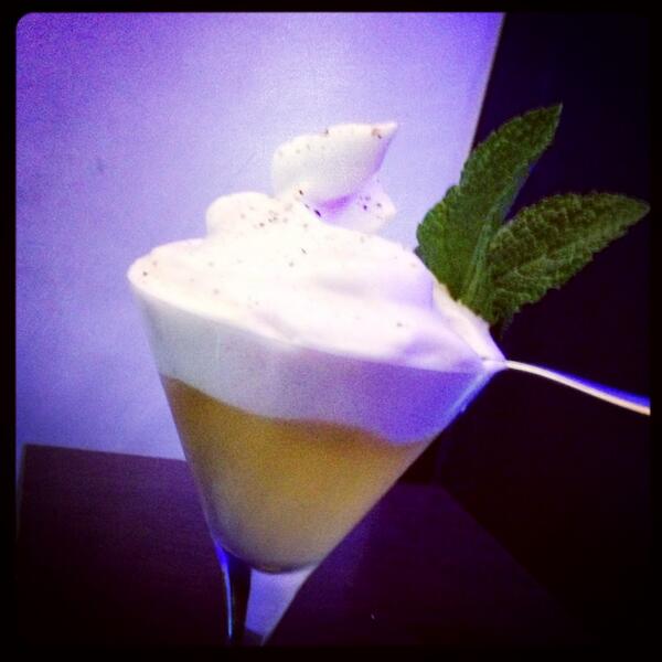sfco26's tweet photo. RT @angel_coctel #whiskysour con merengue de fresa y pimienta en @sfco26 #coctelería #mixologia http://t.co/TUZ9qi1ioa