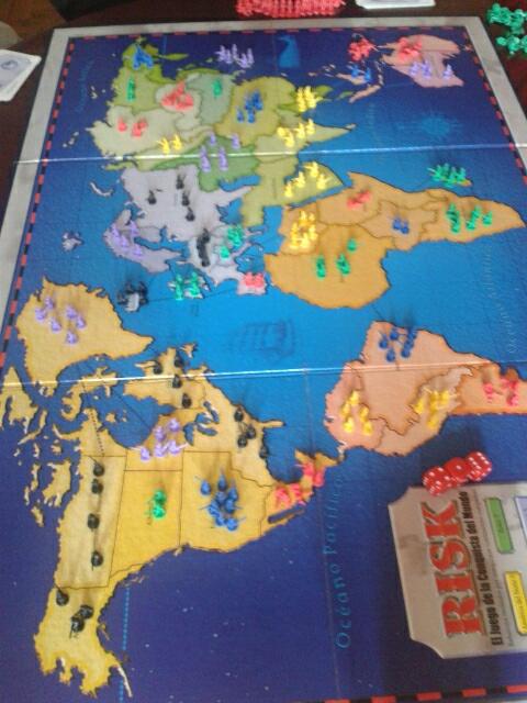estefania_vs's tweet photo. Una tarde de risk con @_diegoreyes_ @SNacari @AlbertSan6 @mriamaga @leireserrano @Jose_DC87 como los echaba de menos http://t.co/oPlxhssuym