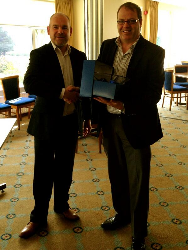 ClubMinder's tweet image. Ronan Smyth of @IslandGolfClub picks up first prize from @petehkirk  at the Clubminder roadshow at Killiney GC today