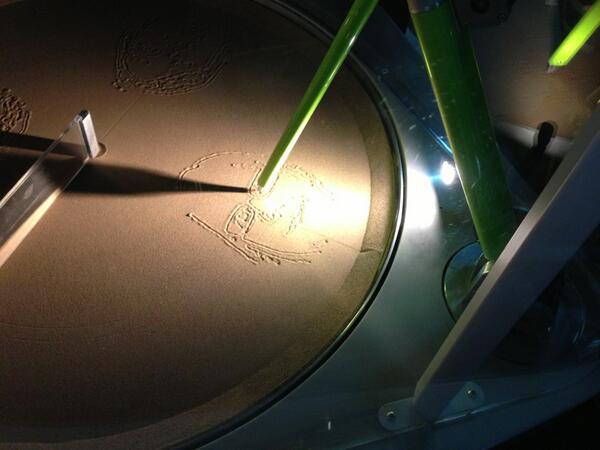 amandaneylon's tweet image. Great digital team outing to the #googlelab at @sciencemuseum Here&apos;s my face being drawn in sand...