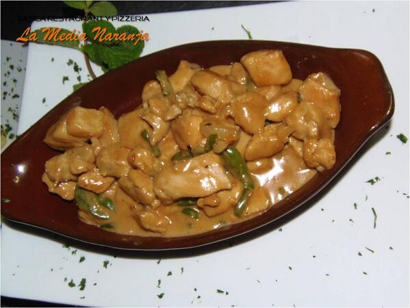 lamedianaranjap's tweet photo. Disfruta de un divino Strogonoff de pollo en el mejor ambiente!!! http://t.co/vm7yNxpwfi