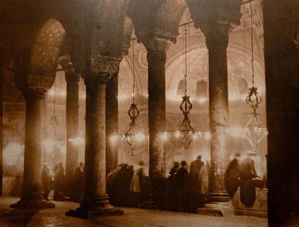 mustafarmagan's tweet photo. İşte size Ayasofya'nın cami olduğu demlere ait manevi atmosferi yoğun bir görüntü. Doyasıya paylaşalım. http://t.co/0SnzSvBivy