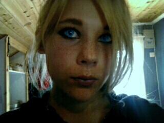 Tuvaennn's tweet photo. I want blue eyes.. http://t.co/B8bVEROW5C