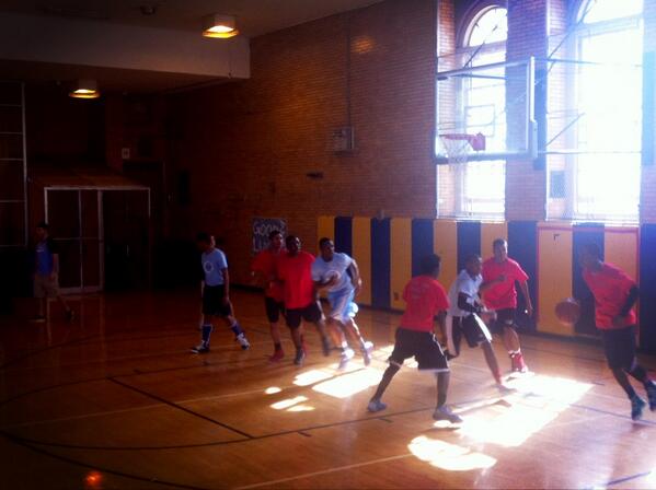 MsZeee_HUM2's tweet photo. HUM II vs AMS II #basketball #nvchs #SCHOOLSPIRIT http://t.co/7ainXR1RDv
