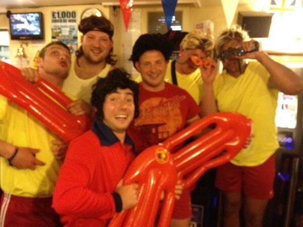 RO8DUNKLEY's tweet photo. “@RichardDunkley9: @BottChad @dwainew_real @ro8dunkley @ptace88 @hayplastering #rafting #afterparty http://t.co/iJFIPhBbwm