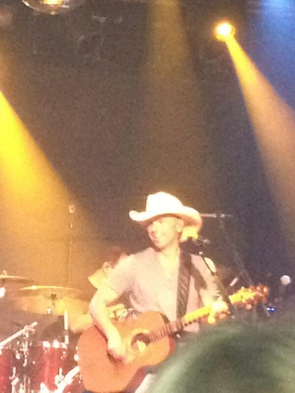 daniellemurph12's tweet photo. #sxmkenny #pirateflagandalongislandgirl
#hawaii @kennychesney http://t.co/MMR0SpjZXU