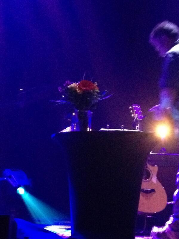 Caeli's tweet photo. Flowers waiting for Jewel. #stagesidelive #jewel @txflorist http://t.co/8rleE2sLmM