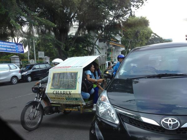 Aliviaaaa20's tweet photo. Makasih(ʃ⌣ƪ)RT @AnisaChiBi: Wahahha kalian lucu sekali! XD http://t.co/jy1bbohPvf"