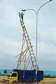 _RK_29's tweet image. @JROCK2477 at least he doesn't have this bucket truck #safetyproblems