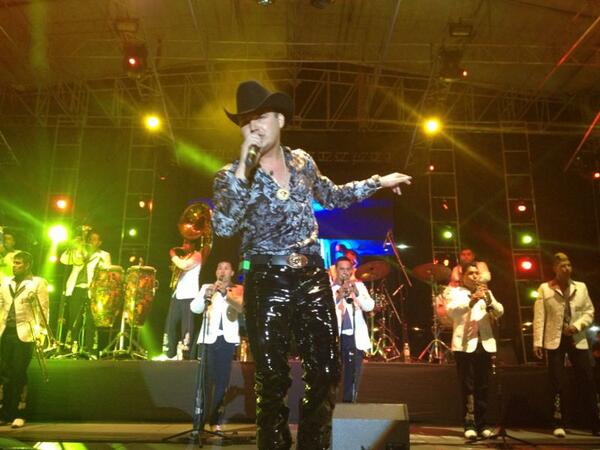 IvannaLga's tweet photo. “@sauleljaguar: Viernes nos vemos en mi tierra casas grandes chihuahua no falten fugaaaaaa!!:) http://t.co/vLpyoJrLjB”DTB éxito fugaaaa ♥