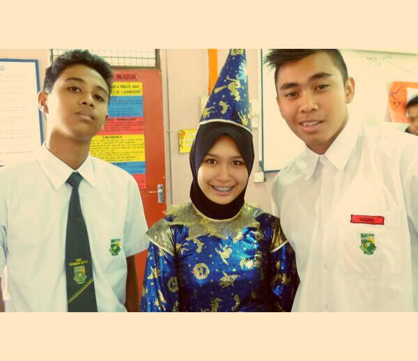mhdazrul___'s tweet image. RT @  sarahpretty96 : #SchoolScienceProject w @Azrul_Noordin @nazrin_nasir