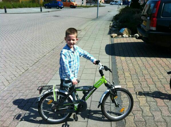 Kees is super blij met zijn nieuwe fiets. <a href="/bikeshopurk/">Bikeshop Urk</a> .