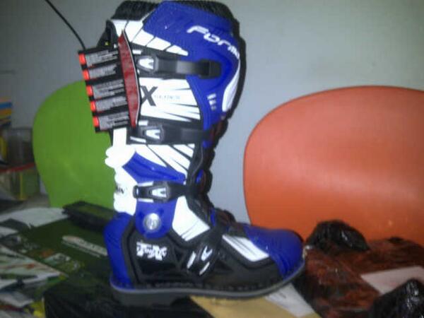 StoreMx's tweet image. sepatu FORMA di design dg corak dan warna yang gagah,sangat cocok untuk para crosser dn offroader CP 25AB64BC