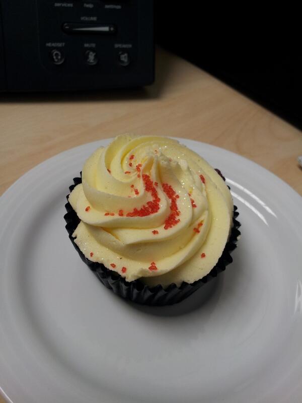 I love that I randomly get given cupcakes at work :-)