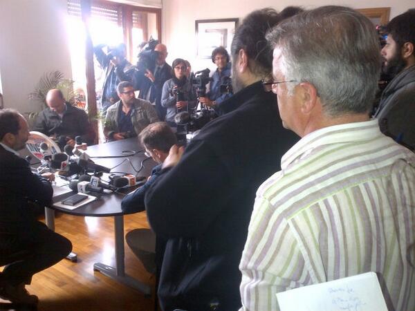 AntonioIngroia's tweet photo. La folla di giornalisti, cameramen e fotografi alla conferenza stampa di presentazione di Azione Civile http://t.co/rcuAgt3Rng