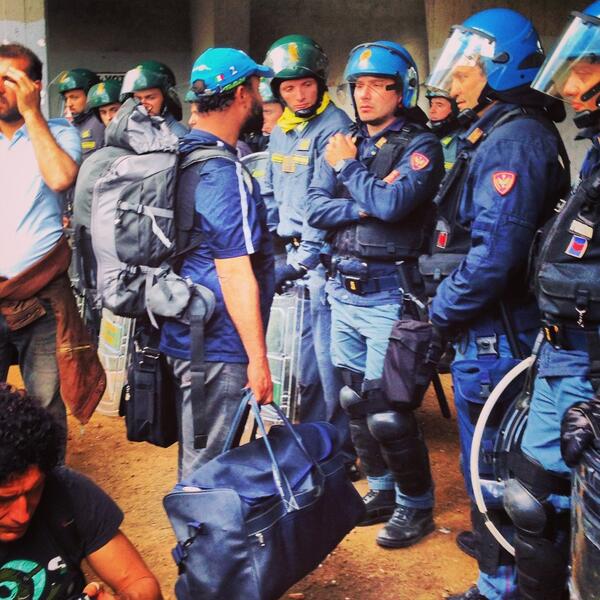 Uni_Common's tweet image. #sgombero #tortreteste  #guaiachicitocca #tsunamitour #roma questa é casa nostra!