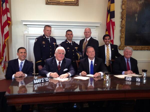 Del. Arora with law enforcement at first responder protection bill signing