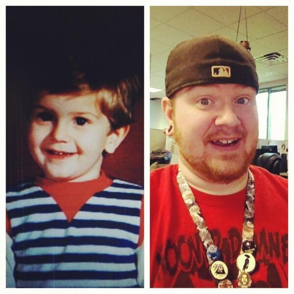 ZapposCulture's tweet image. Same dumb face. #corevalue2 #zapposinstachallenge #eyezapp @eyezapp by pseudopseudo