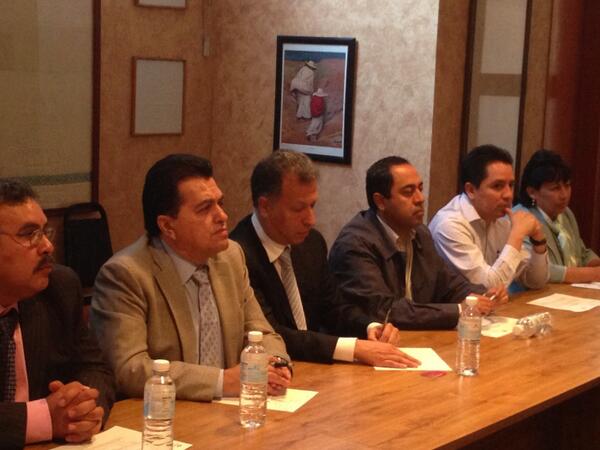 ConalepHidalgo's tweet photo. El Dr.@ENRIQUEMACEDO y el Lic. Rafael Zaga Kalach en reunión de vinculación en la empresa La Josefina. http://t.co/iF0clQh0Hv