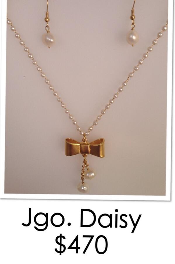 Jgo. Daisy en Colección Mayo 2013 
Éste 10 de Mayo, regala joyería Santa Barbara