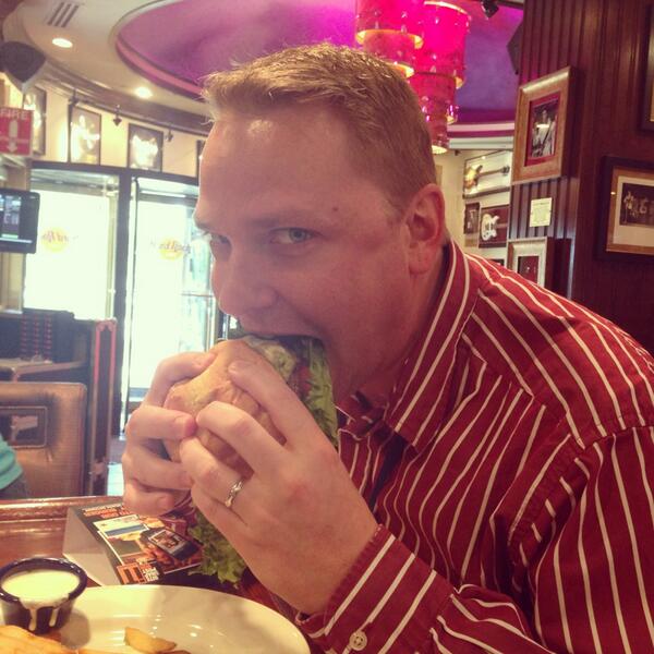 oracleninja's tweet photo. @HARDROCK #hardrockburger http://t.co/WOEYDEpc2k