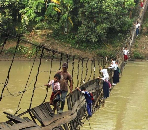 هذولا راضين انهم يتعلقون
بس اهم شي لا تتعلق الدراسة
Cc  
لوزارة التعليم