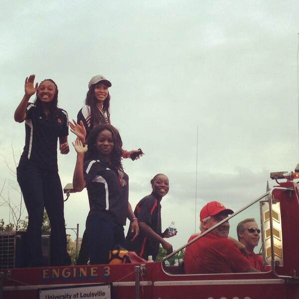 sarahnew27's tweet photo. Pegasus Parade Grand Marshal @CortneeWalton @slaughter_4 @MonnyMoneyMonny http://t.co/lBn2S0vmi2